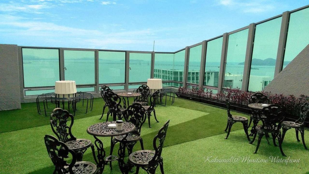 Maritime Luxury Suites George Town Exterior photo